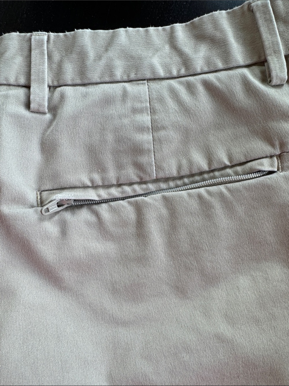 Banana Republic Stone Flat-Front Men’s Shorts - Picture 6 of 6